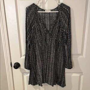 Promesa Black and White Relaxed Long Sleeve Dress